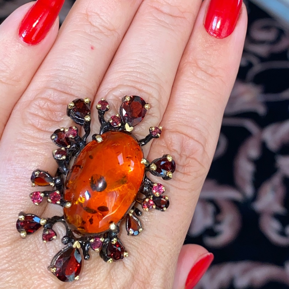 Exquisite Genuine Amber Ring with Gemstones - Picture 6 of 8